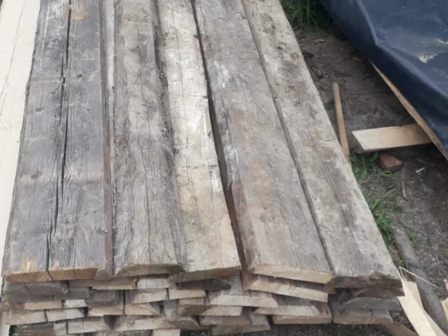 Unedged 42 mm hand-hewn boards